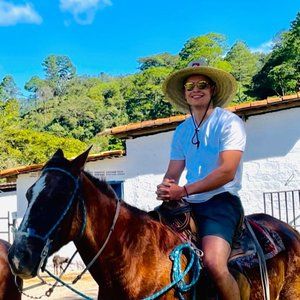 Meet your Posher, Levi